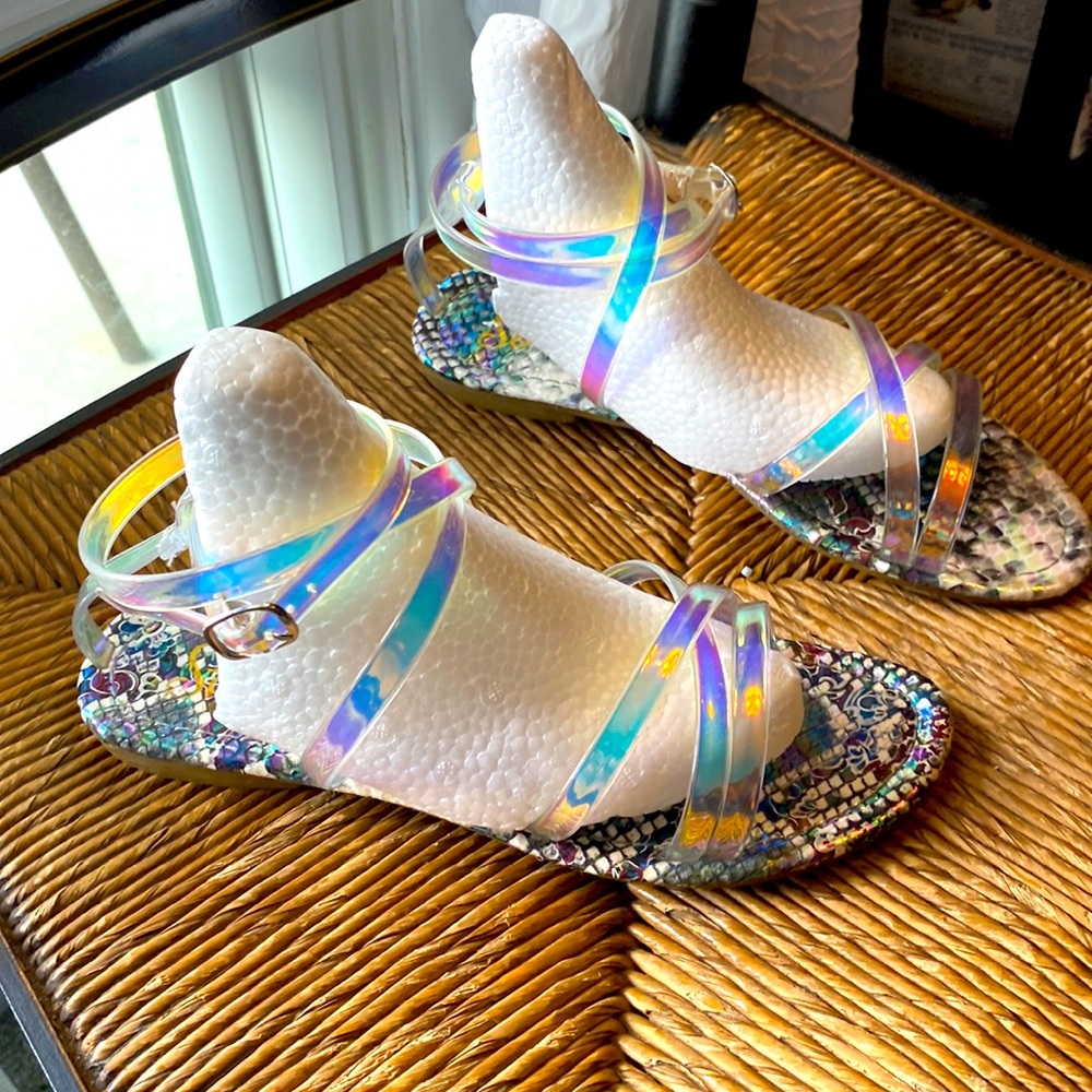 Holographic adult Gellies